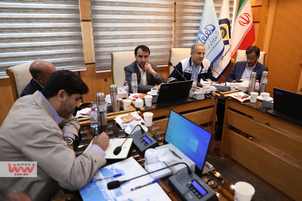 نشست مهندس شاهمیرزایی معاون وزیر نفت و مدیرعامل شرکت ملی صنایع پتروشیمی با مدیران شرکت پتروشیمی فن آوران 10