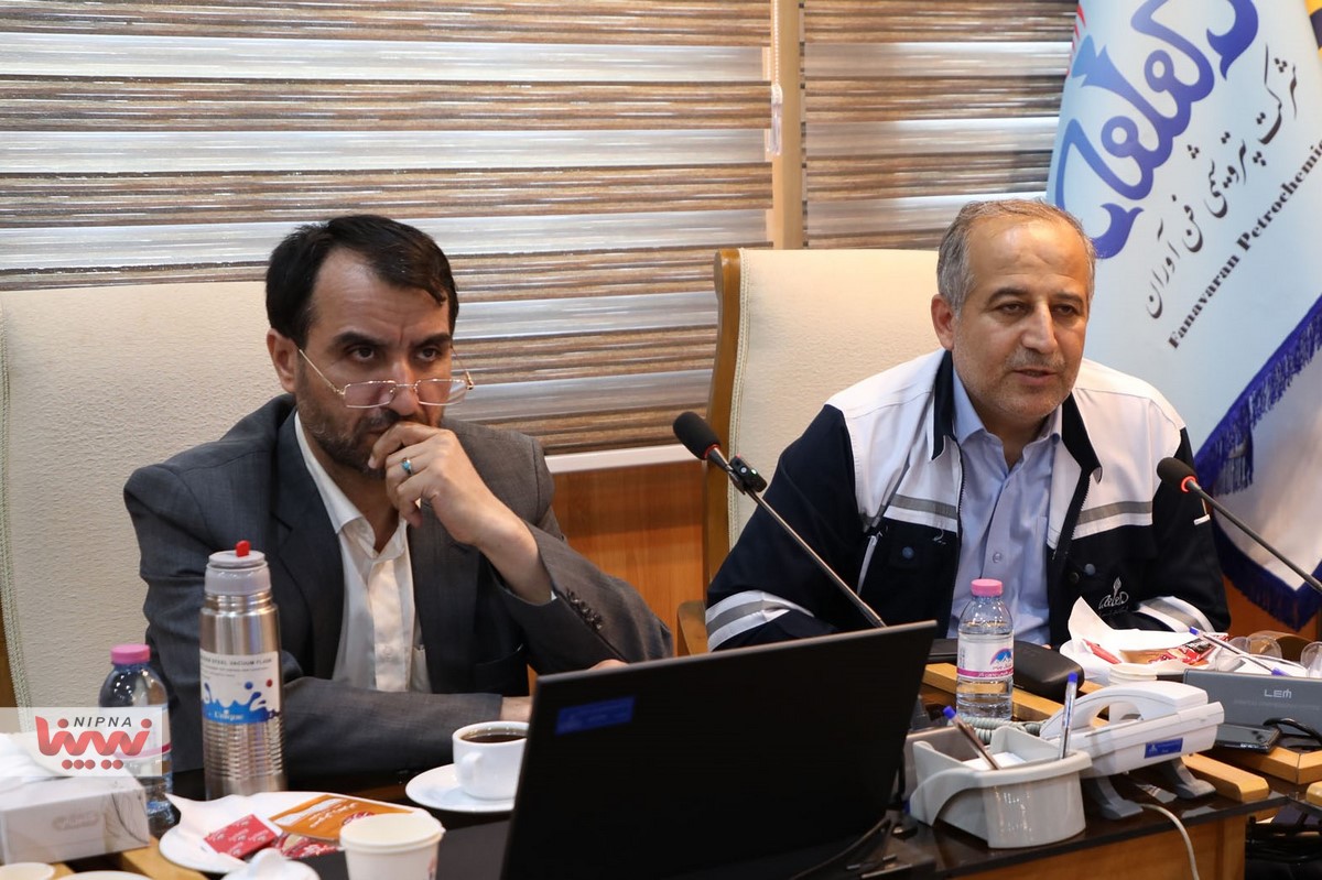 نشست مهندس شاهمیرزایی معاون وزیر نفت و مدیرعامل شرکت ملی صنایع پتروشیمی با مدیران شرکت پتروشیمی فن آوران 11