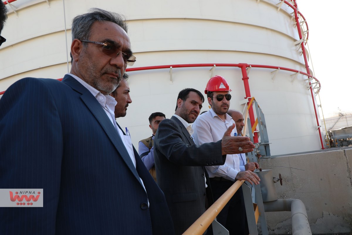 بازدید مهندس شاهمیرزایی معاون وزیر نفت و مدیرعامل شرکت ملی صنایع پتروشیمی از اسکله های صادراتی پایانه ها و مخازن 12
