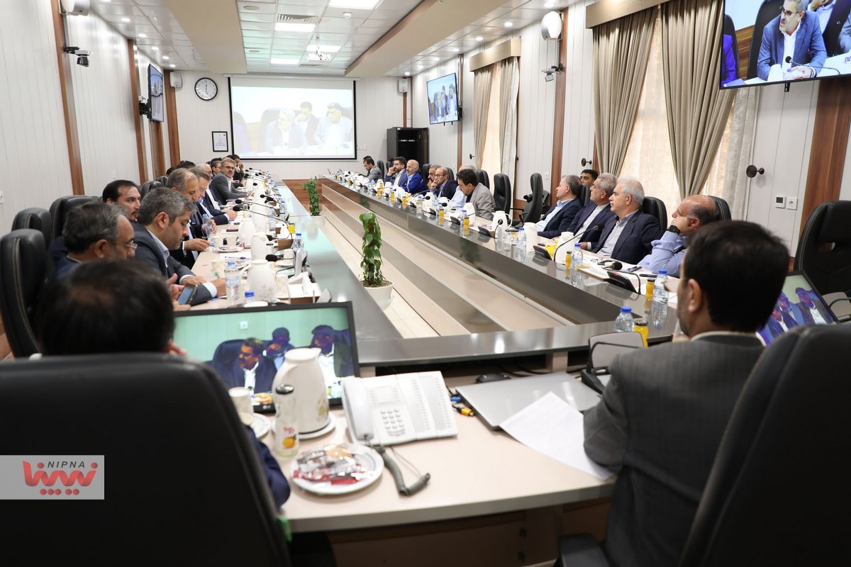 نشست مهندس شاهمیرزایی معاون وزیر نفت و مدیرعامل شرکت ملی صنایع پتروشیمی با مدیران عامل شرکت های پتروشیمی منطقه ویژه اقتصادی ماهشهر 3