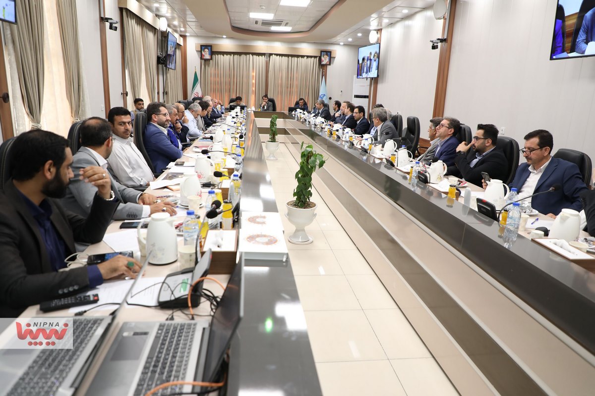 نشست مهندس شاهمیرزایی معاون وزیر نفت و مدیرعامل شرکت ملی صنایع پتروشیمی با مدیران عامل شرکت های پتروشیمی منطقه ویژه اقتصادی ماهشهر 5