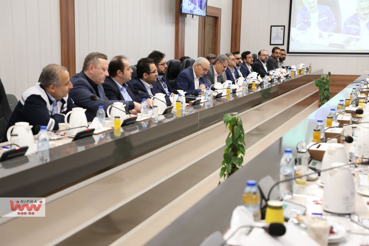 نشست مهندس شاهمیرزایی معاون وزیر نفت و مدیرعامل شرکت ملی صنایع پتروشیمی با مدیران عامل شرکت های پتروشیمی منطقه ویژه اقتصادی ماهشهر 6
