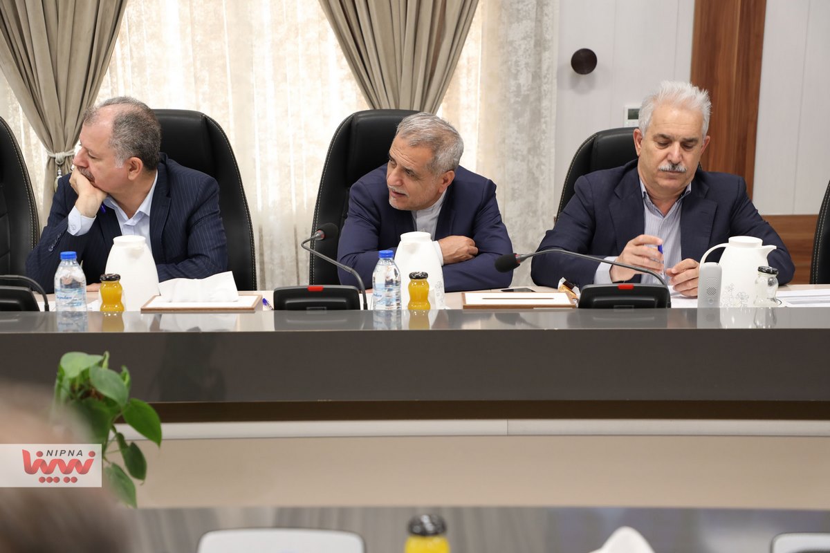 نشست مهندس شاهمیرزایی معاون وزیر نفت و مدیرعامل شرکت ملی صنایع پتروشیمی با مدیران عامل شرکت های پتروشیمی منطقه ویژه اقتصادی ماهشهر 10
