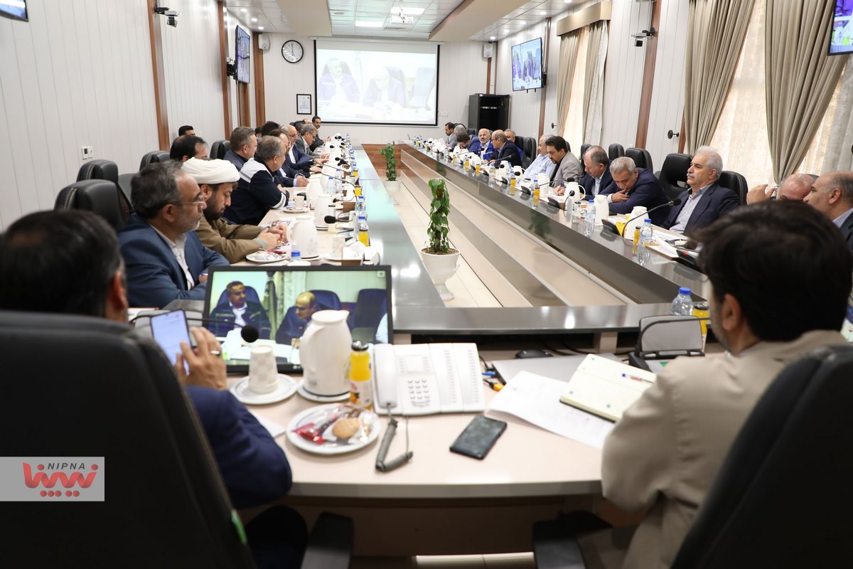 نشست مهندس شاهمیرزایی معاون وزیر نفت و مدیرعامل شرکت ملی صنایع پتروشیمی با مدیران عامل شرکت های پتروشیمی منطقه ویژه اقتصادی ماهشهر 11