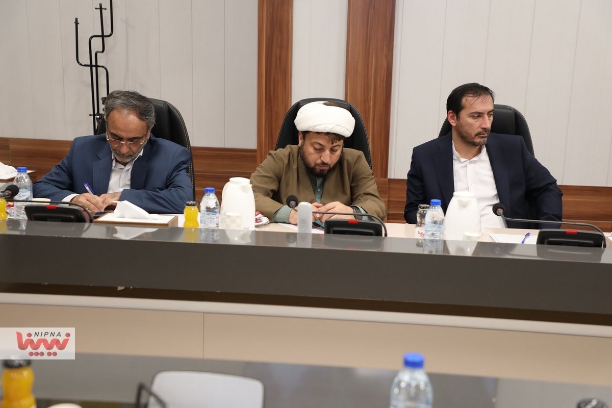 نشست مهندس شاهمیرزایی معاون وزیر نفت و مدیرعامل شرکت ملی صنایع پتروشیمی با مدیران عامل شرکت های پتروشیمی منطقه ویژه اقتصادی ماهشهر 12