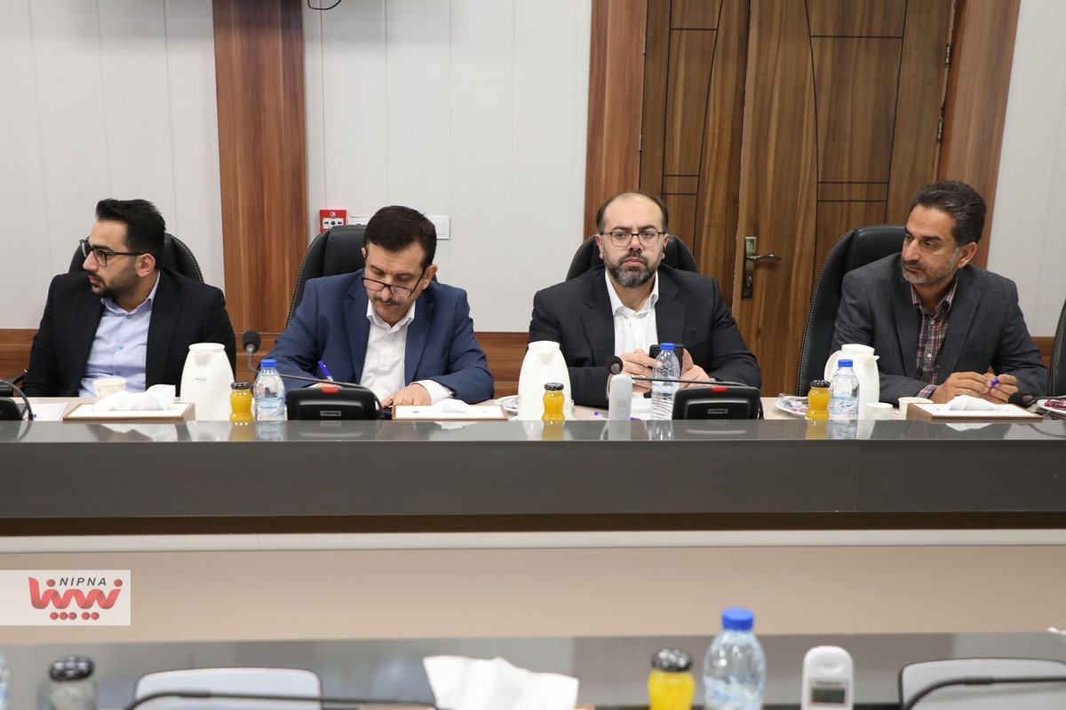 نشست مهندس شاهمیرزایی معاون وزیر نفت و مدیرعامل شرکت ملی صنایع پتروشیمی با مدیران عامل شرکت های پتروشیمی منطقه ویژه اقتصادی ماهشهر 15