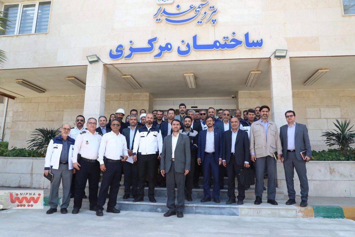 نشست مهندس شاهمیرزایی معاون وزیر نفت و مدیرعامل شرکت ملی صنایع پتروشیمی با مدیران شرکت پتروشیمی غدیر