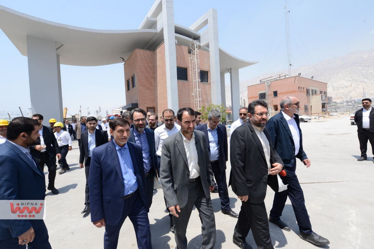 نشست هم اندیشی راهکارهای تحقق حداکثری جهش تولید با مشارکت مردمی در صنعت ارزش آفرین پتروشیمی با حضور مهندس شاهمیرزایی معاون وزیر نفت و مدیرعامل شرکت ملی صنایع پتروشیمی 4