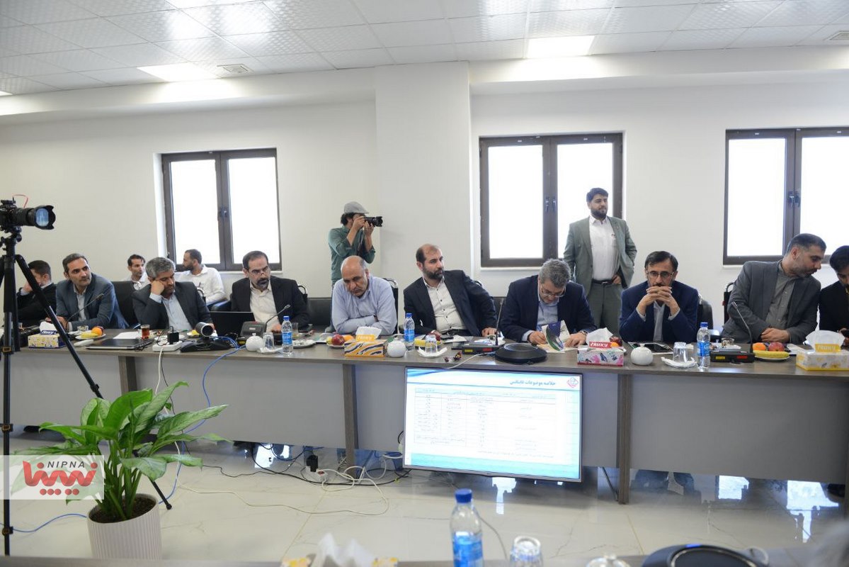 نشست هم اندیشی راهکارهای تحقق حداکثری جهش تولید با مشارکت مردمی در صنعت ارزش آفرین پتروشیمی با حضور مهندس شاهمیرزایی معاون وزیر نفت و مدیرعامل شرکت ملی صنایع پتروشیمی 7