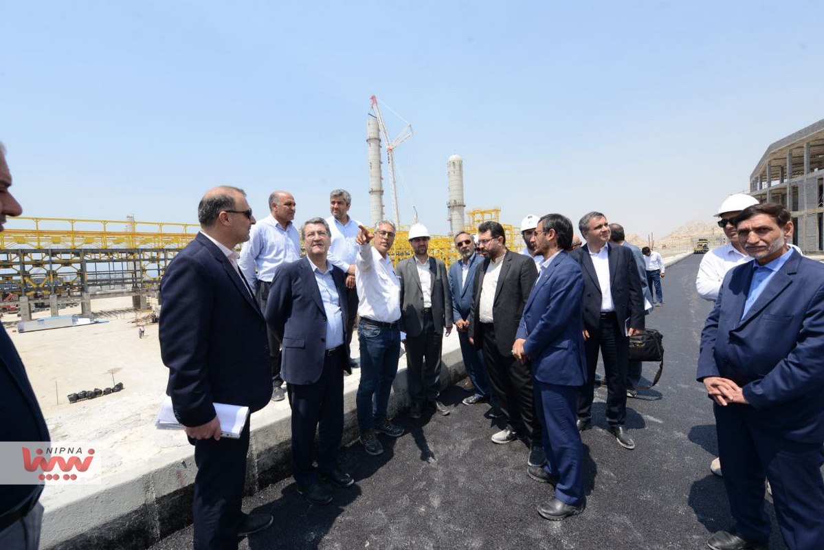 بازدید مهندس شاهمیرزایی معاون وزیر نفت و مدیرعامل شرکت ملی صنایع پتروشیمی از طرح پتروشیمی مهر پتروکیمیا 1