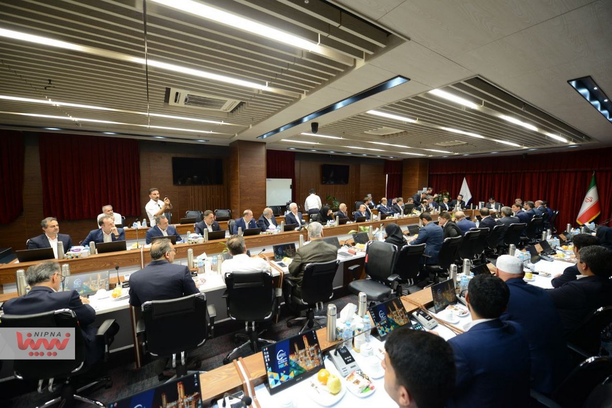 نشست مهندس شاهمیرزایی معاون وزیر نفت و مدیرعامل شرکت ملی صنایع پتروشیمی با مدیران شرکت پتروشیمی پارس 4