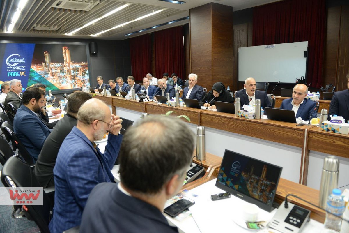 نشست مهندس شاهمیرزایی معاون وزیر نفت و مدیرعامل شرکت ملی صنایع پتروشیمی با مدیران شرکت پتروشیمی پارس 6