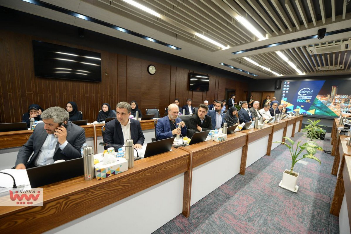 نشست مهندس شاهمیرزایی معاون وزیر نفت و مدیرعامل شرکت ملی صنایع پتروشیمی با مدیران شرکت پتروشیمی پارس 10