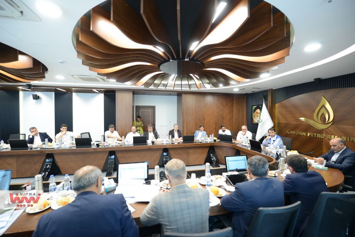 نشست معاون وزیر نفت و مدیرعامل شرکت ملی صنایع پتروشیمی با مدیران عامل شرکت های انتخاب کنگان، پیشگامان سیراف انرژی، ویستا انرژی ارغوان و سپهر کنگان 11