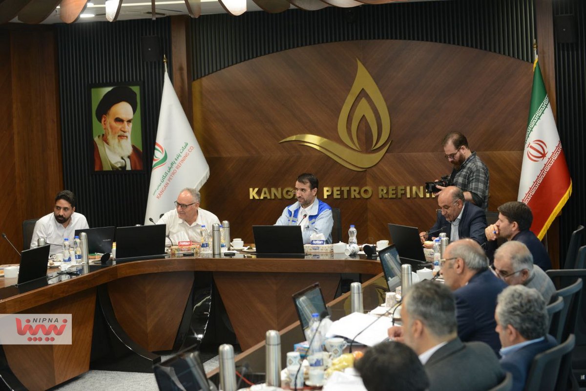 نشست معاون وزیر نفت و مدیرعامل شرکت ملی صنایع پتروشیمی با مدیران عامل شرکت های انتخاب کنگان، پیشگامان سیراف انرژی، ویستا انرژی ارغوان و سپهر کنگان 17