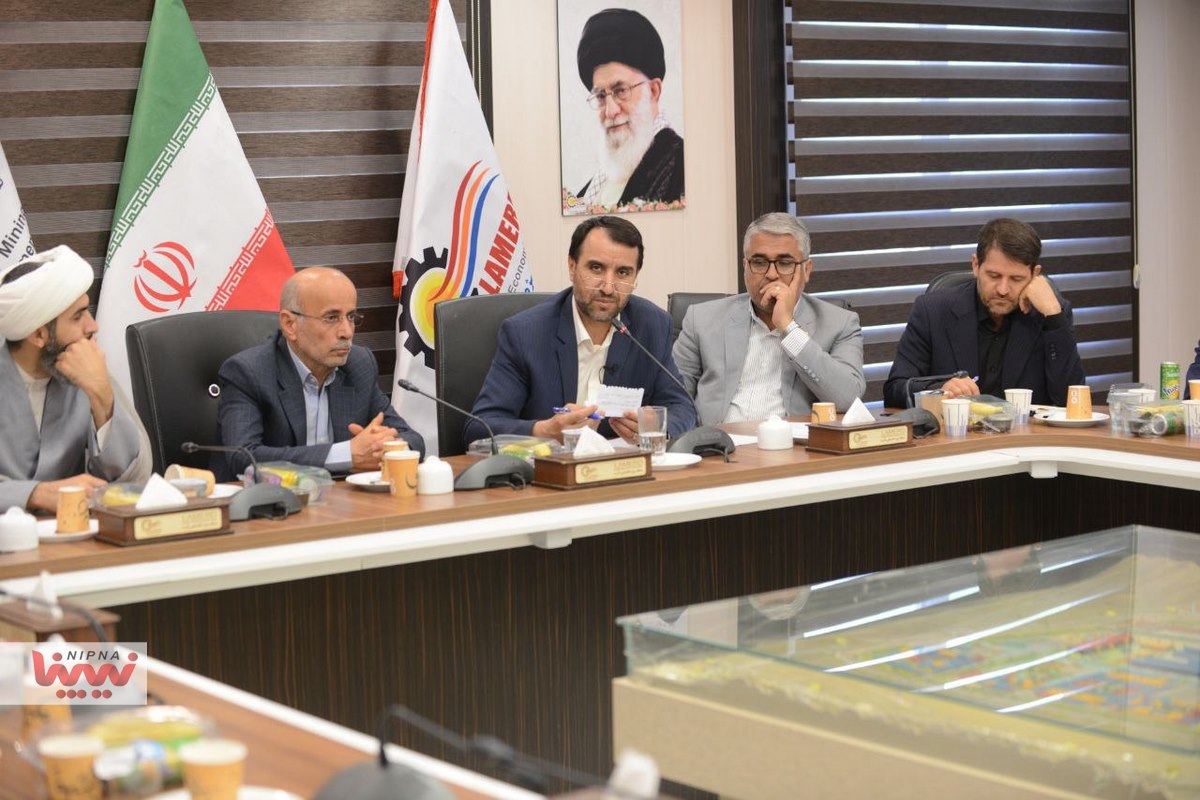 نشست معاون وزیر نفت و مدیرعامل شرکت ملی صنایع پتروشیمی با مدیران و مجریان طرح های پتروشیمی منطقه لامرد 5