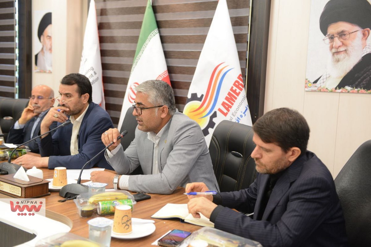 نشست معاون وزیر نفت و مدیرعامل شرکت ملی صنایع پتروشیمی با مدیران و مجریان طرح های پتروشیمی منطقه لامرد 12