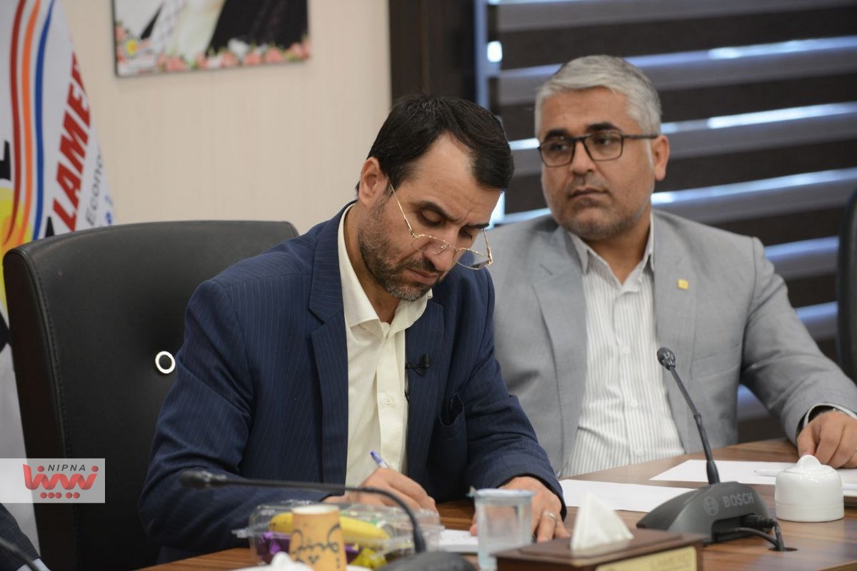 نشست معاون وزیر نفت و مدیرعامل شرکت ملی صنایع پتروشیمی با مدیران و مجریان طرح های پتروشیمی منطقه لامرد 13