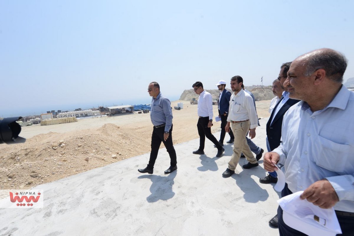 بازدید معاون وزیر نفت و مدیرعامل شرکت ملی صنایع پتروشیمی از منطقه انرژی بر پارسیان 3