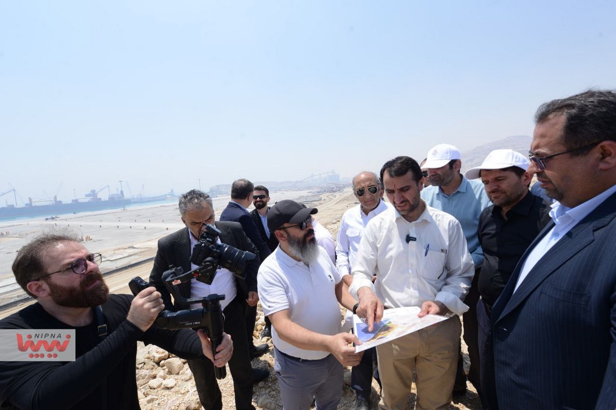 بازدید معاون وزیر نفت و مدیرعامل شرکت ملی صنایع پتروشیمی از منطقه انرژی بر پارسیان 9