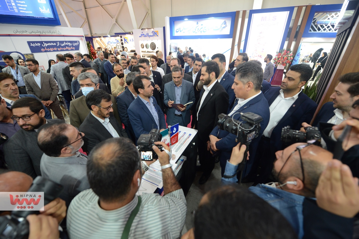بازدید معاون وزیر نفت و مدیرعامل شرکت ملی صنایع پتروشیمی از بیست و هشتمین نمایشگاه بین المللی نفت، گاز، پالایش و پتروشیمی (روز سوم، سالن 38B) 17