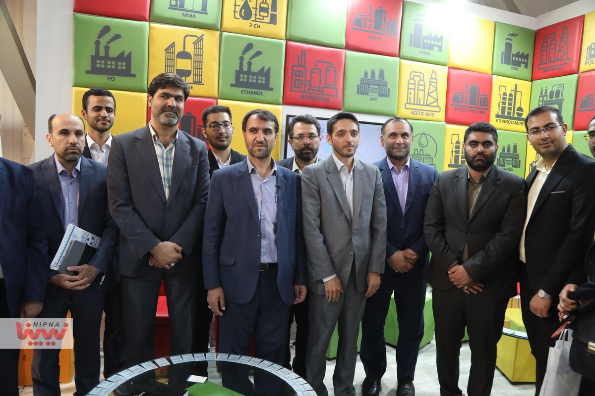بازدید معاون وزیر نفت و مدیرعامل شرکت ملی صنایع پتروشیمی از بیست و هشتمین نمایشگاه بین المللی نفت، گاز، پالایش و پتروشیمی (روز سوم، سالن 38B) 25