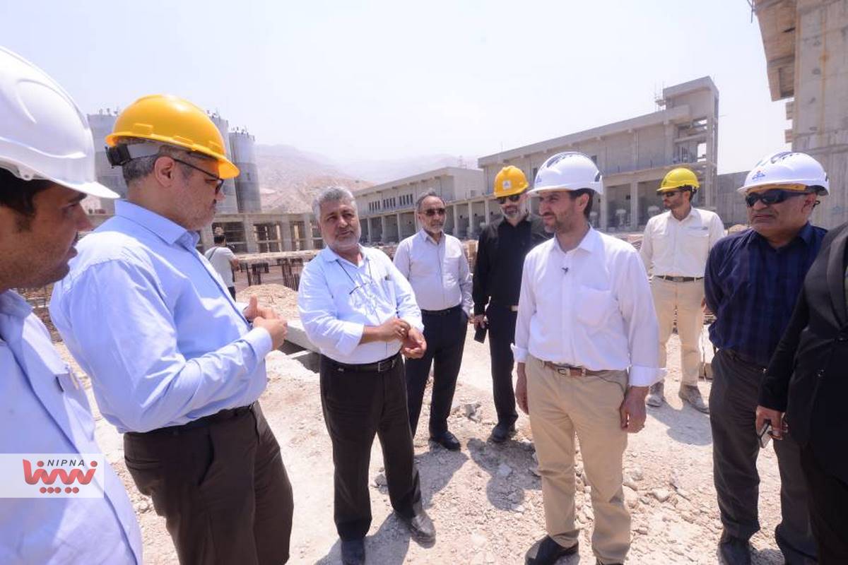 بازدید معاون وزیر نفت و مدیرعامل شرکت ملی صنایع پتروشیمی از روند پیشرفت طرح های پتروشیمی در عسلویه (2) 4