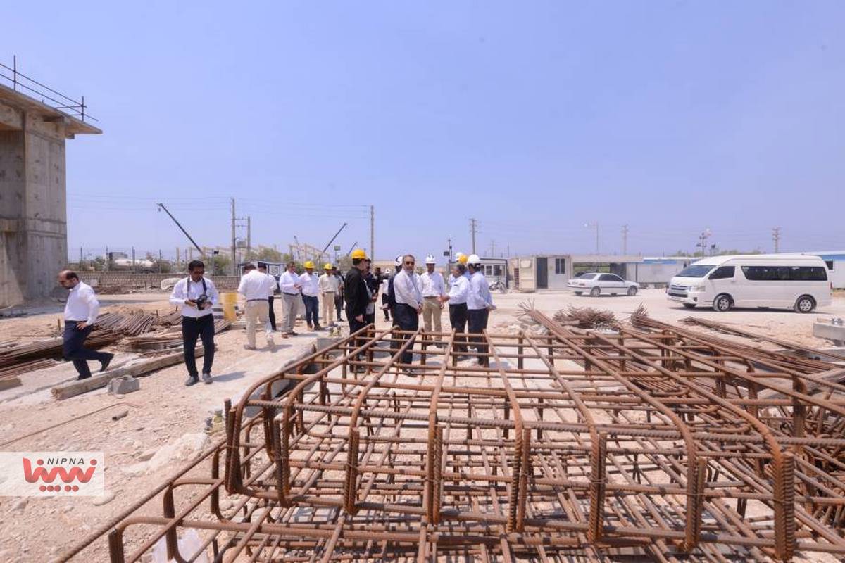 بازدید معاون وزیر نفت و مدیرعامل شرکت ملی صنایع پتروشیمی از روند پیشرفت طرح های پتروشیمی در عسلویه (2) 5