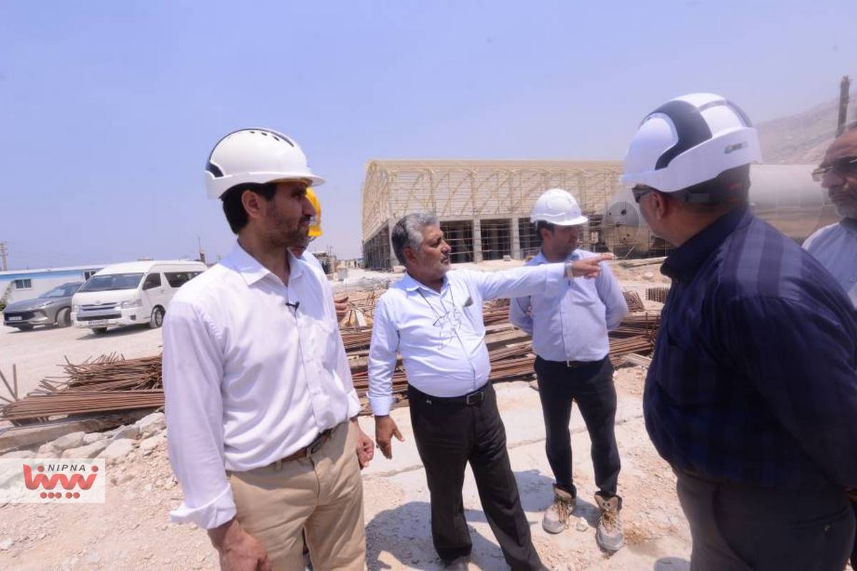 بازدید معاون وزیر نفت و مدیرعامل شرکت ملی صنایع پتروشیمی از روند پیشرفت طرح های پتروشیمی در عسلویه (2) 6