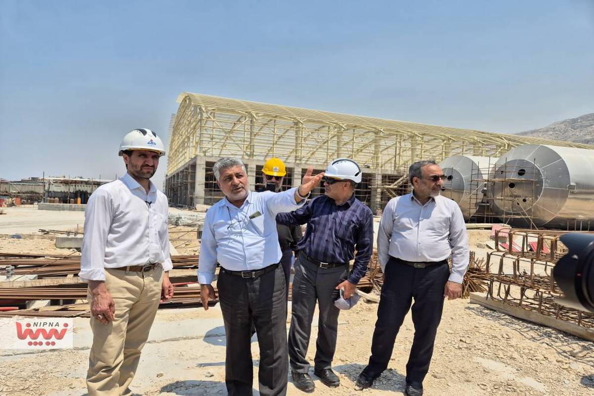 بازدید معاون وزیر نفت و مدیرعامل شرکت ملی صنایع پتروشیمی از روند پیشرفت طرح های پتروشیمی در عسلویه (2) 8