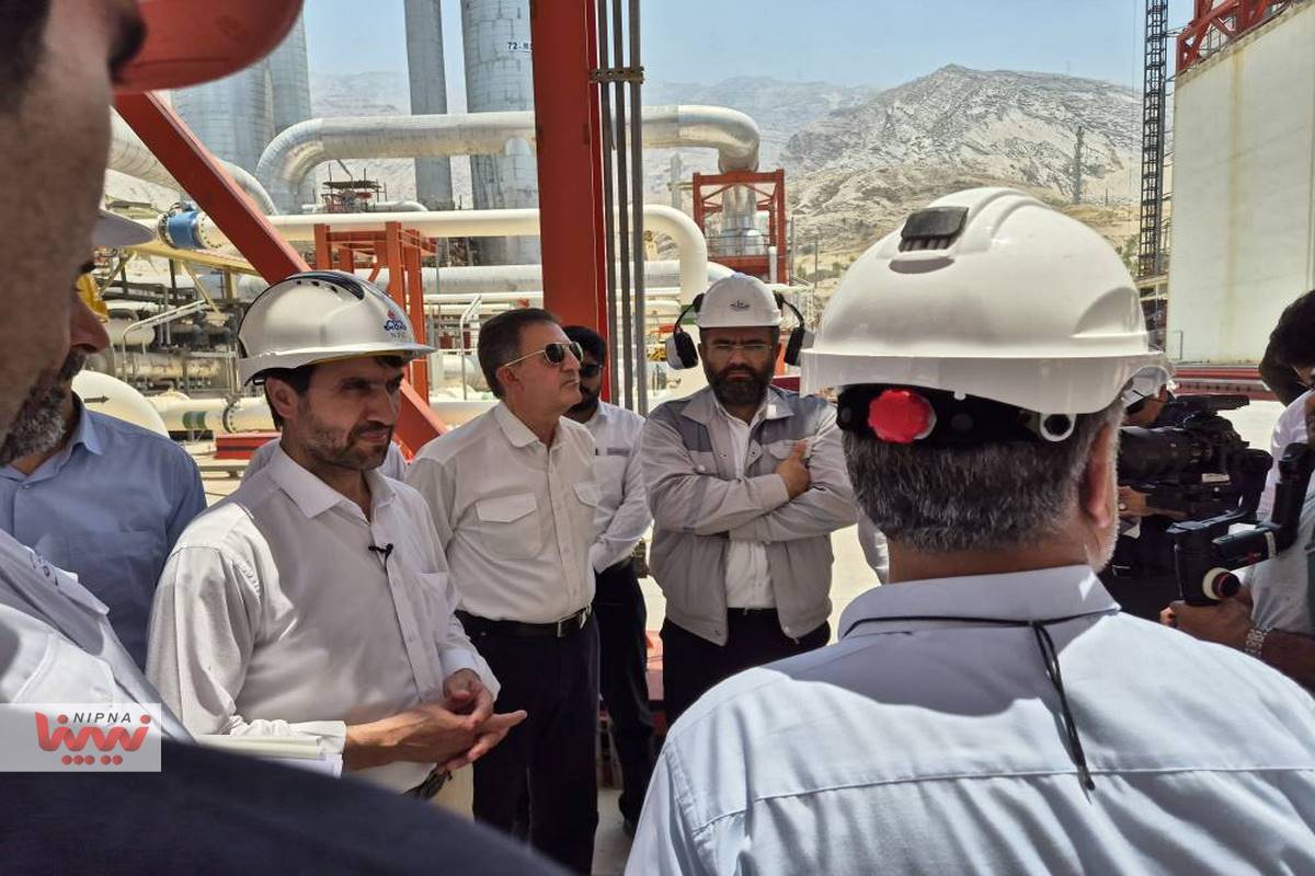 بازدید معاون وزیر نفت و مدیرعامل شرکت ملی صنایع پتروشیمی از روند پیشرفت طرح های پتروشیمی در عسلویه (2) 12