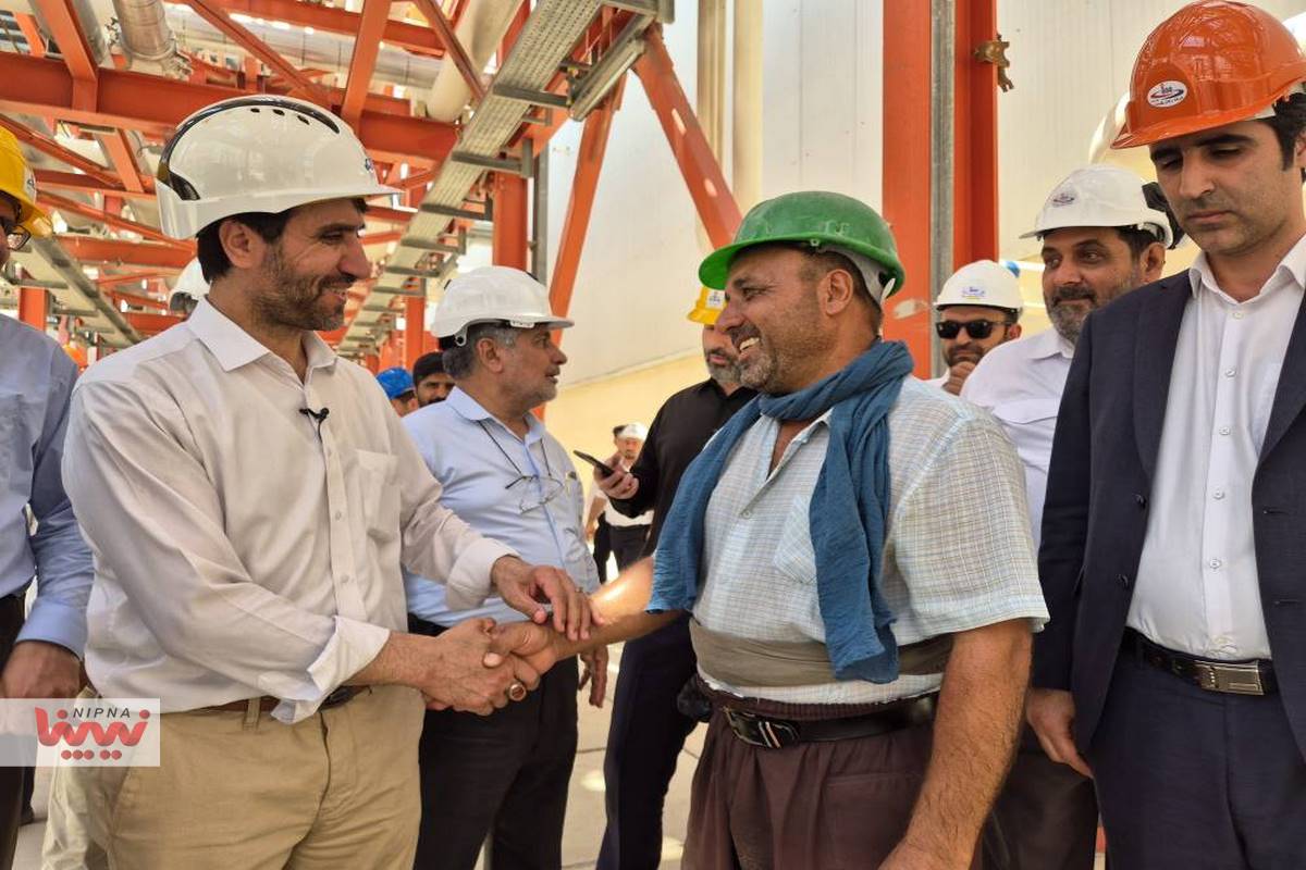 بازدید معاون وزیر نفت و مدیرعامل شرکت ملی صنایع پتروشیمی از روند پیشرفت طرح های پتروشیمی در عسلویه (2) 13
