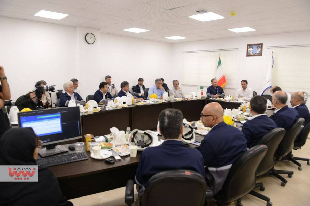 بازدید معاون وزیر نفت و مدیرعامل شرکت ملی صنایع پتروشیمی از روند پیشرفت طرح های پتروشیمی در عسلویه (2) 14