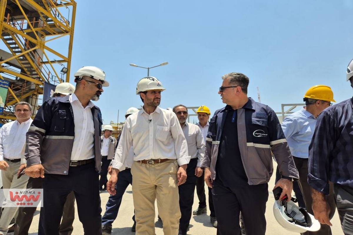 بازدید معاون وزیر نفت و مدیرعامل شرکت ملی صنایع پتروشیمی از روند پیشرفت طرح های پتروشیمی در عسلویه (2) 15