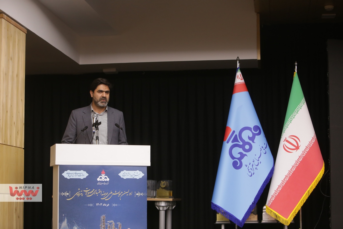 نخستین همایش ملی عرضه اعتباری محصولات پتروشیمی 32