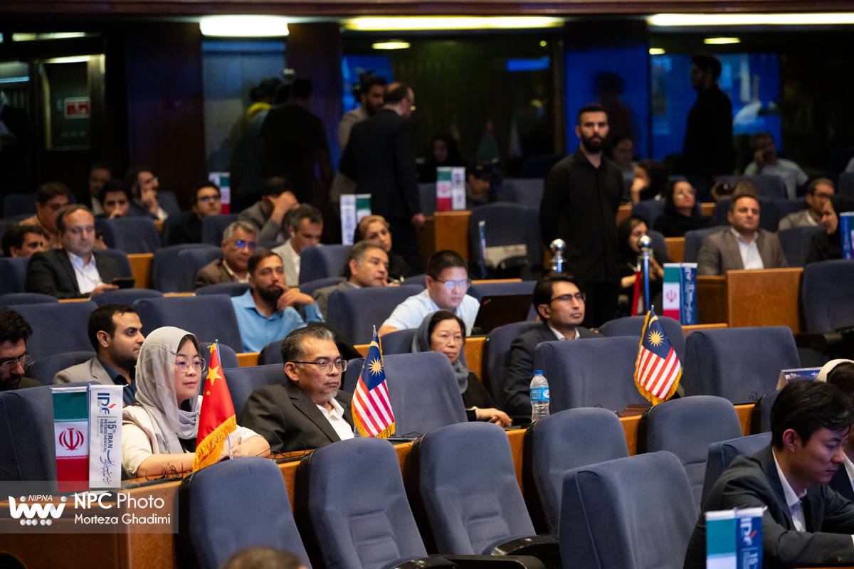 جلسه صنایع و فناوری های پتروشیمی (پانزدهمین همایش بین المللی صنعت پتروشیمی ایران (IPF))