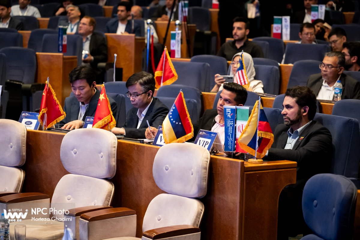 جلسه صنایع و فناوری های پتروشیمی (پانزدهمین همایش بین المللی صنعت پتروشیمی ایران (IPF))