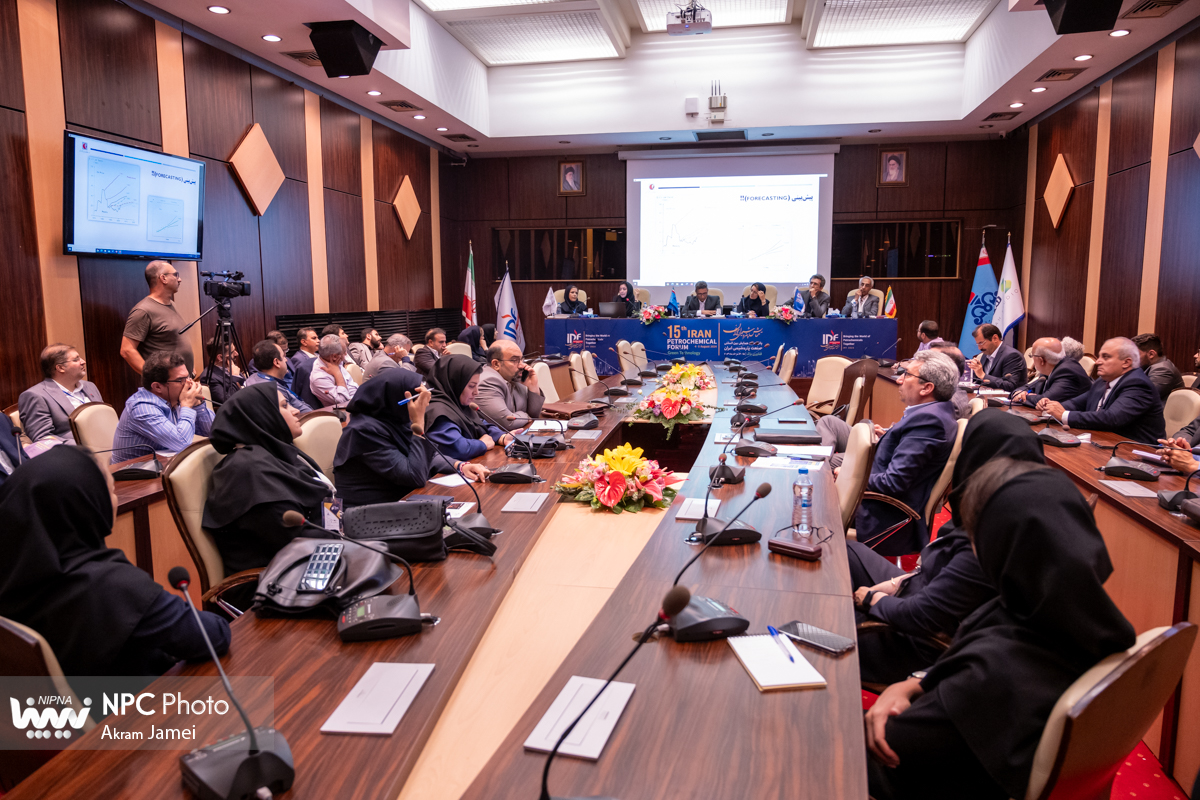 کارگاه آموزشی آینده نگری در صنعت پتروشیمی 8