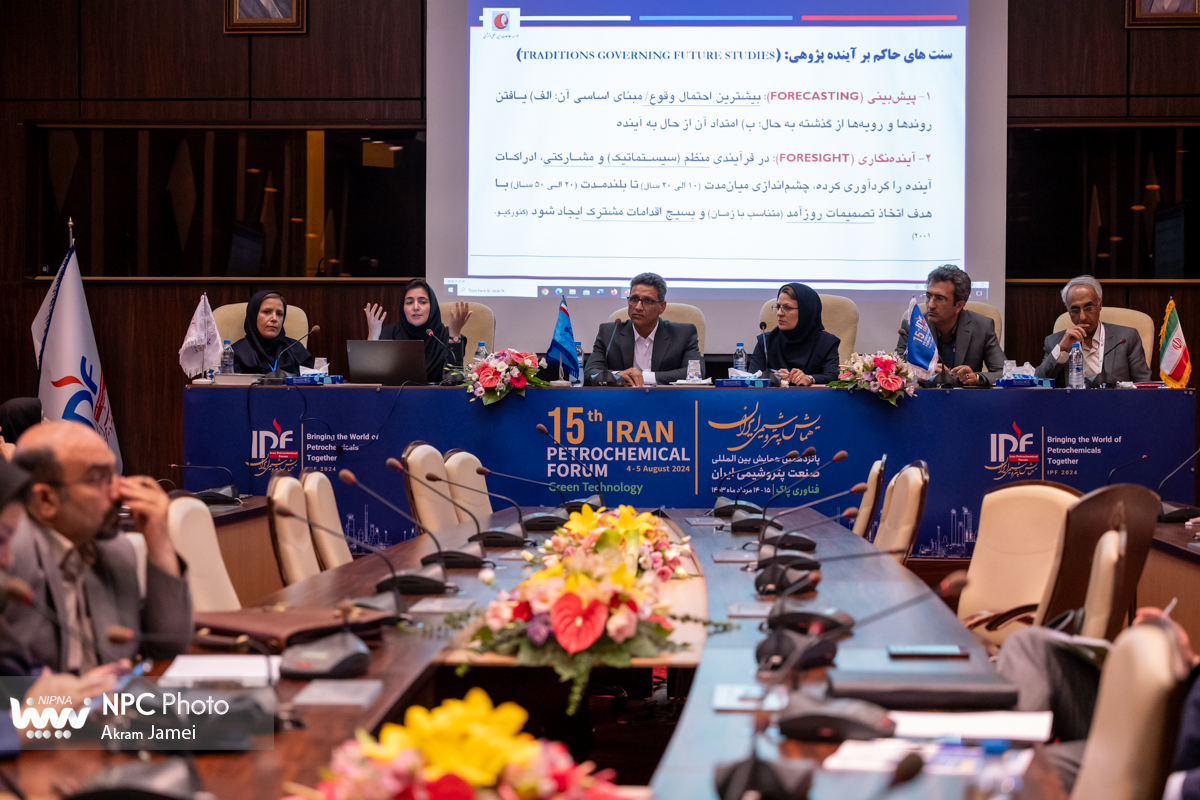 کارگاه آموزشی آینده نگری در صنعت پتروشیمی 9
