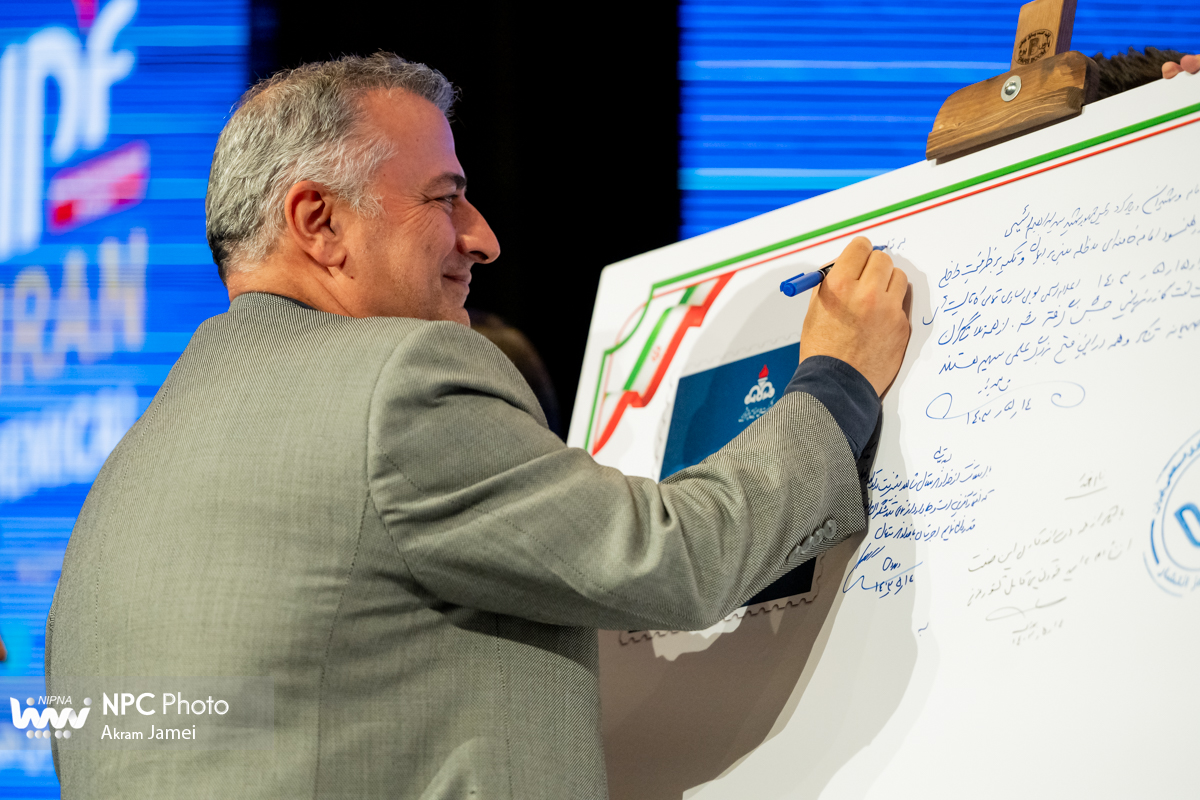 رونمایی تمبر خودکفایی کاتالیست‌های صنعت پتروشیمی 13