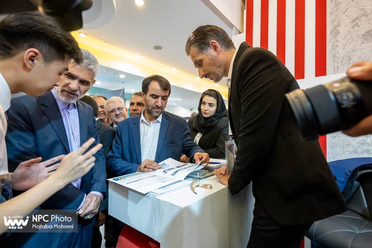 افتتاح و بازدید از نمایشگاه جانبی پانزدهمین همایش بین المللی صنعت پتروشیمی ایران (IPF) 6