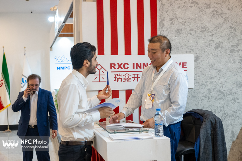 در حاشیه نخستین روز پانزدهمین همایش بین المللی صنعت پتروشیمی ایران IPF 8