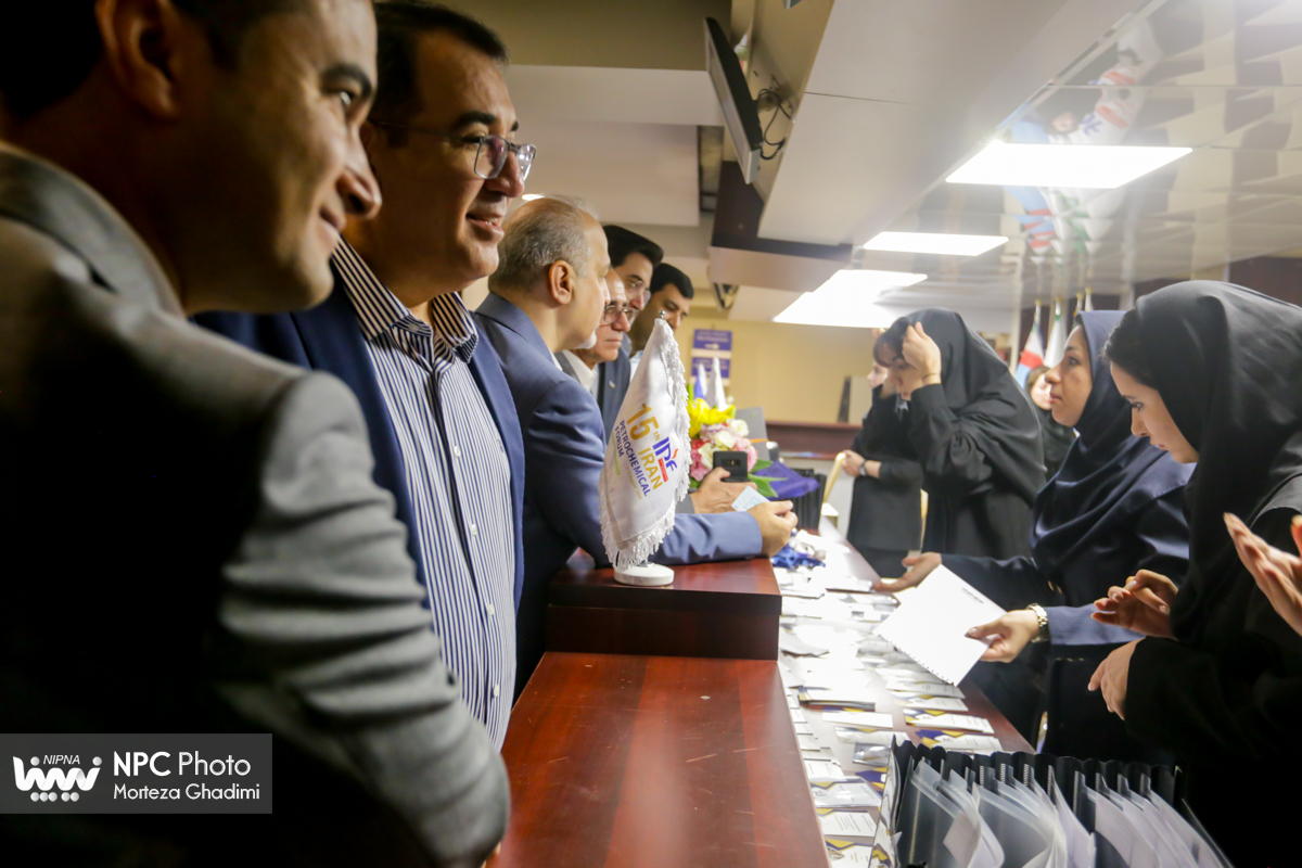 در حاشیه نخستین روز پانزدهمین همایش بین المللی صنعت پتروشیمی ایران IPF 16