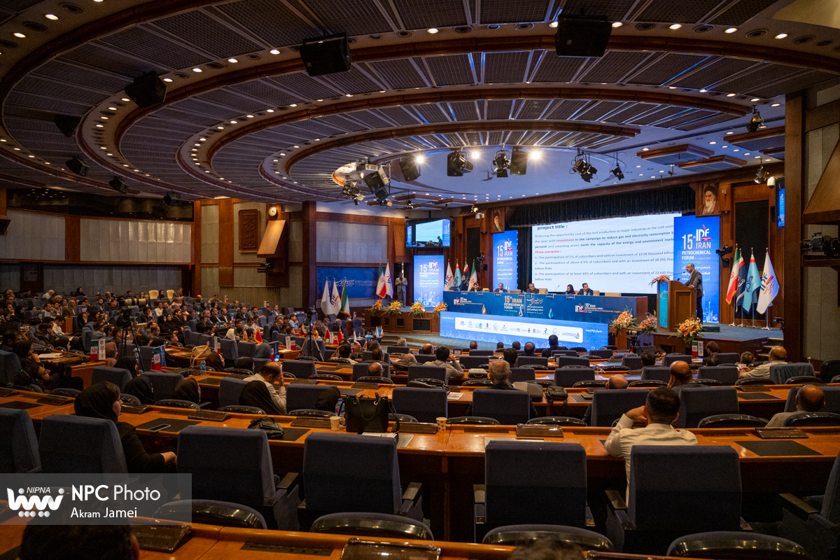 جلسه سرمایه گذاری و توسعه صنایع پتروشیمی (پانزدهمین همایش بین المللی صنعت پتروشیمی ایران (IPF)) 13