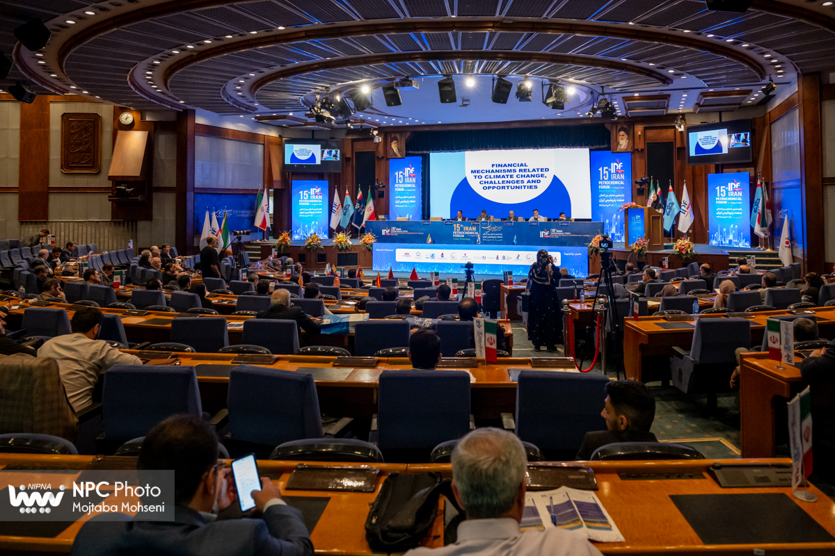 جلسه ملاحظات زیست محیطی و رویکردهای سبز (پانزدهمین همایش بین المللی صنعت پتروشیمی ایران (IPF)) 5