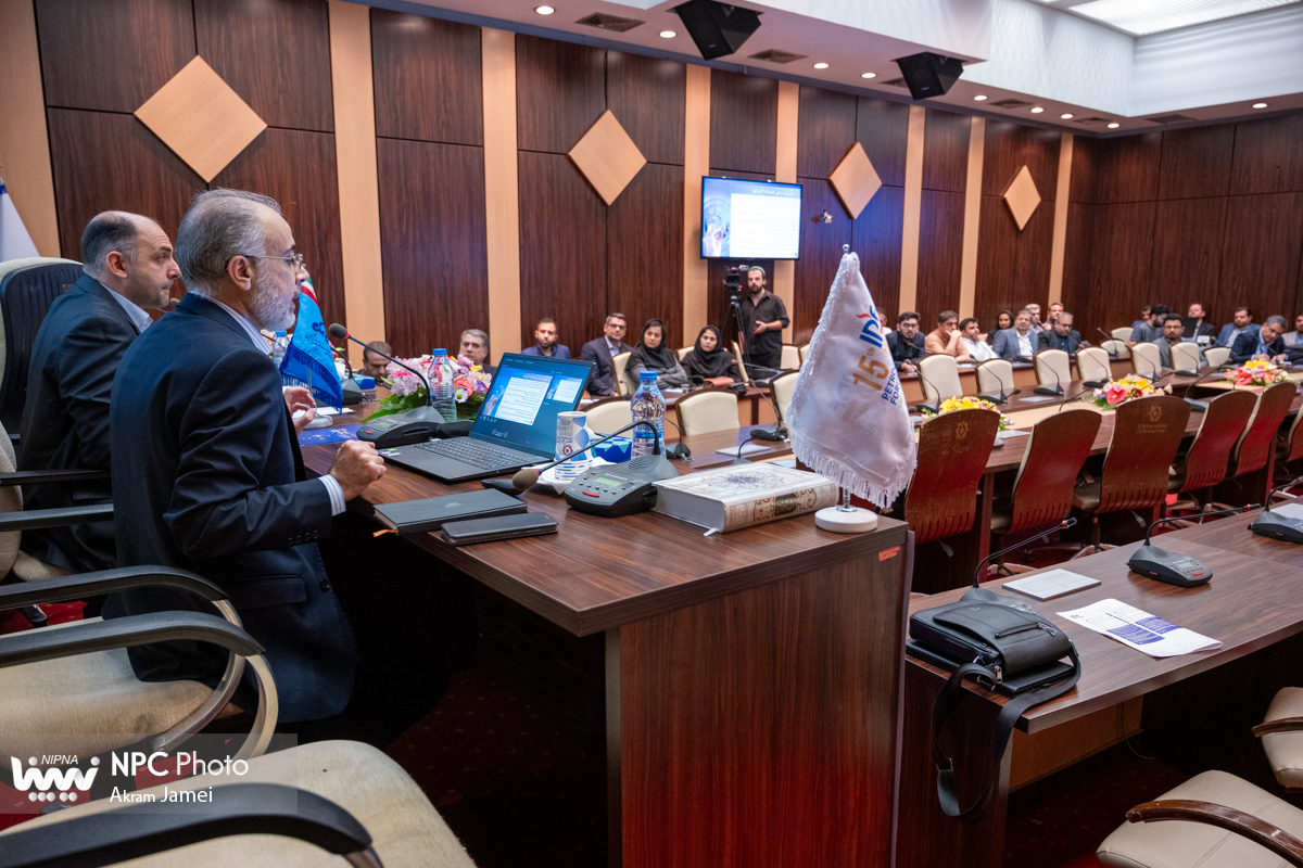 کارگاه آموزشی نقش شرکت های دانش بنیان در ساخت تجهیزات مهم در مجتمع ها و پروژه های پتروشیمی (IPF 15) 2