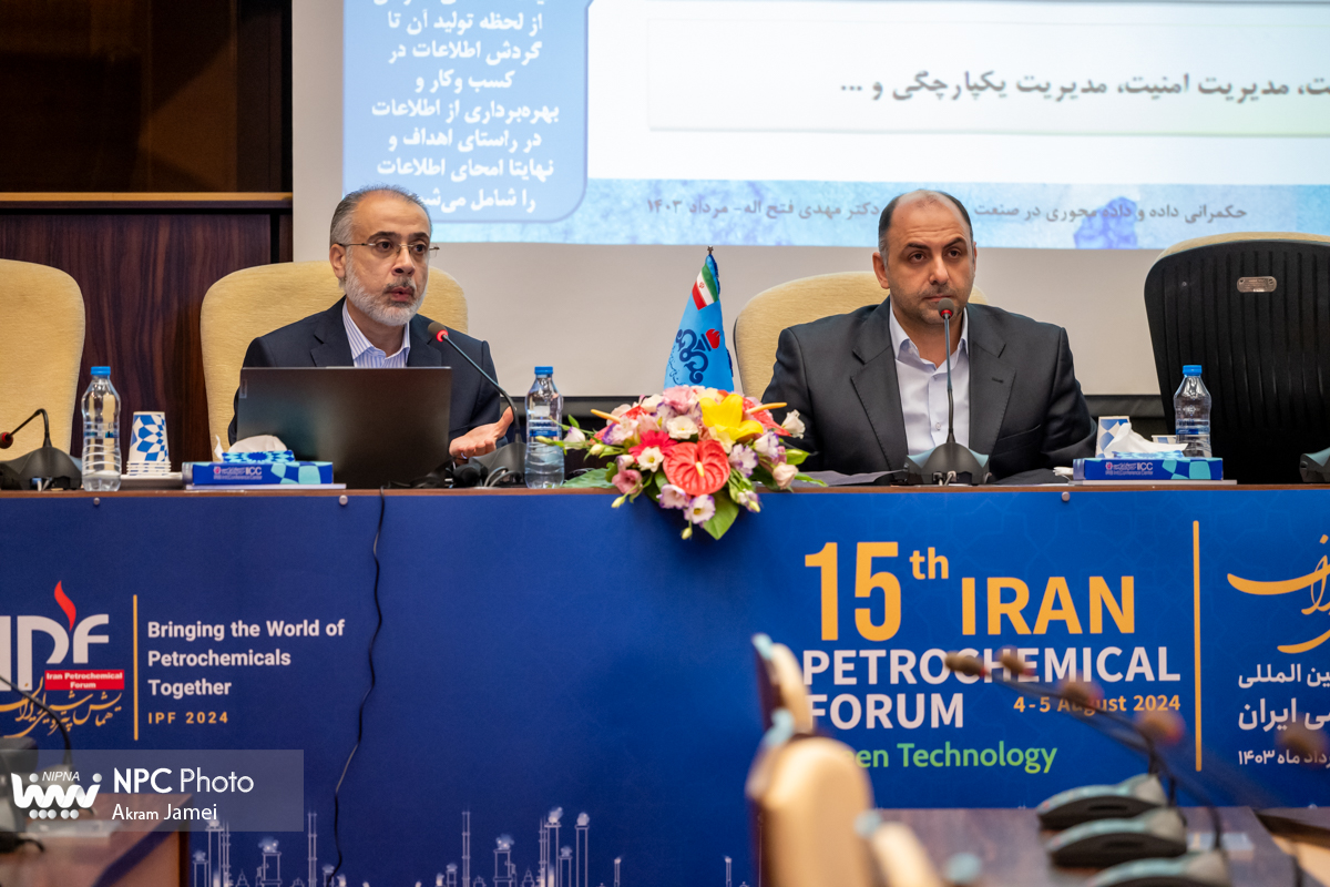 کارگاه آموزشی نقش شرکت های دانش بنیان در ساخت تجهیزات مهم در مجتمع ها و پروژه های پتروشیمی (IPF 15) 8