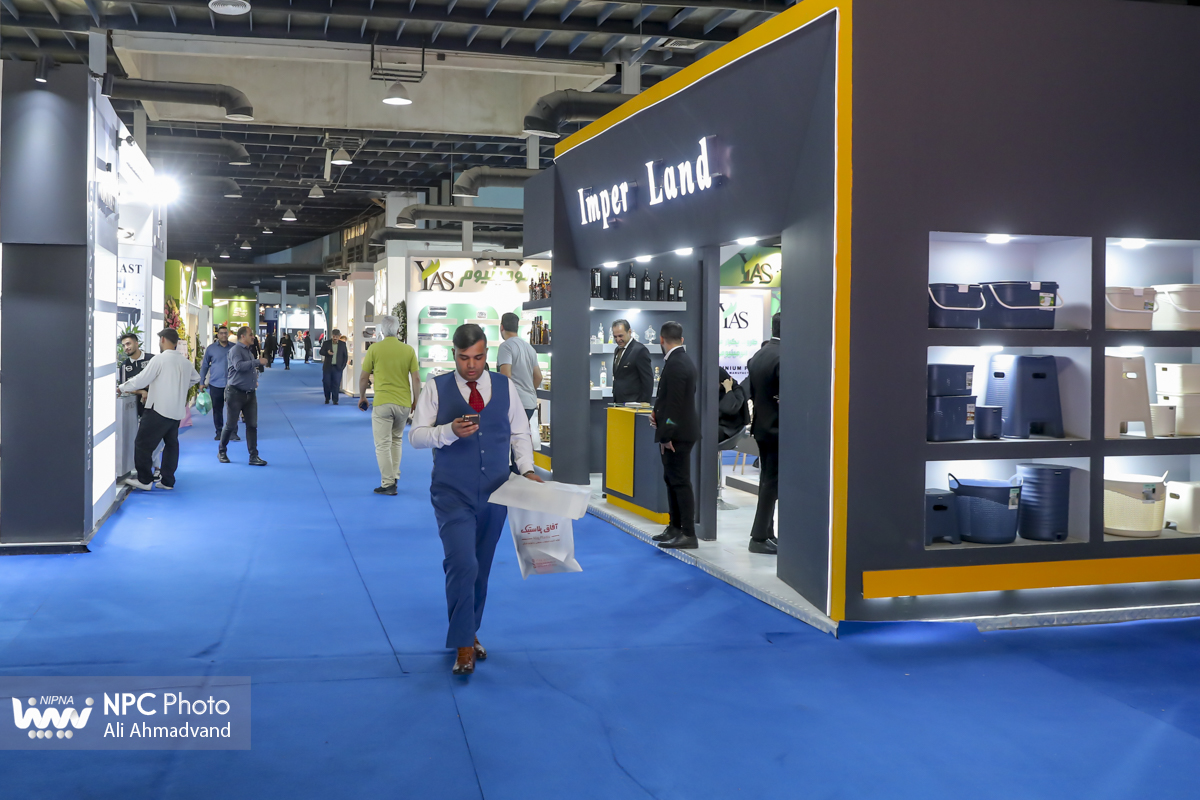 سالن 11 و 10 در اولین روز از هجدهمین نمایشگاه بین المللی ایران پلاست 2