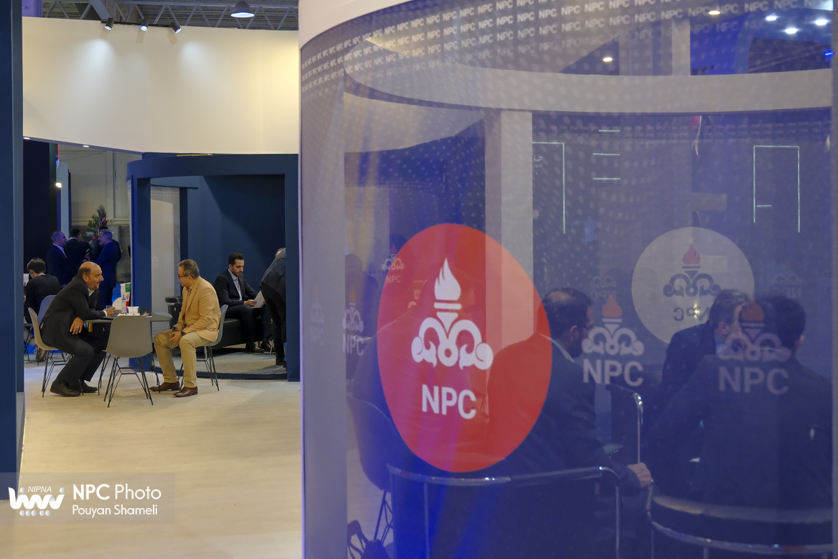 غرفه شرکت ملی صنایع پتروشیمی در اولین روز از هجدهمین نمایشگاه بین‌المللی ایران‌پلاست 55