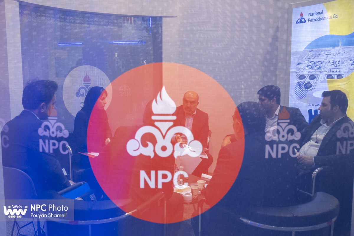 غرفه شرکت ملی صنایع پتروشیمی در اولین روز از هجدهمین نمایشگاه بین‌المللی ایران‌پلاست 60